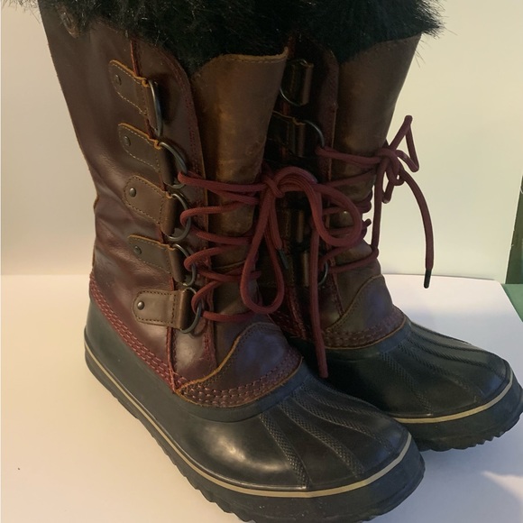 Sorel- Joan of Artic thick dark red wool lined winter boots - Picture 7 of 15
